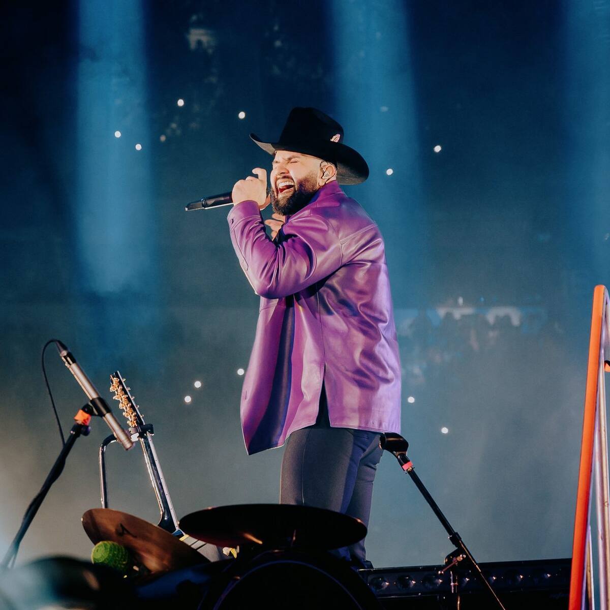 Carín León en LOS40 Global Show: «Estamos haciendo un EP de flamenco y regional mexicano»