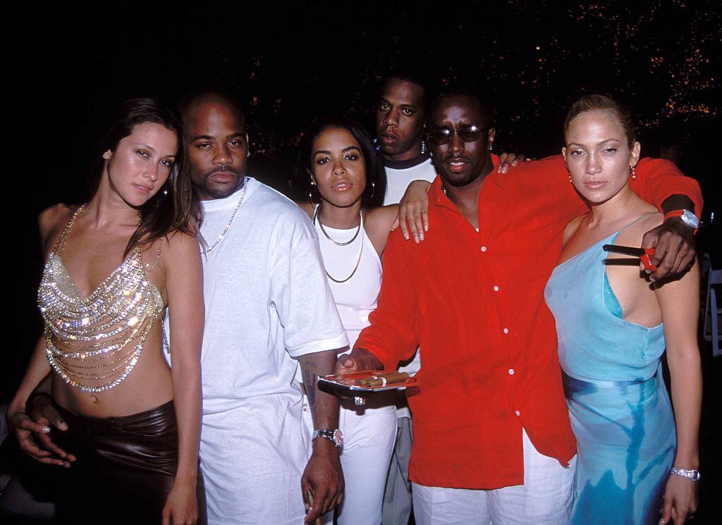 Natane Adcock, Damon Dash, Aaliyah, Jay Z, Sean «Puff Daddy» Combs and Jennifer Lopez at Puff Daddy’s Fourth of July Party on July 2, 2000 in East Hampton. Patrick McMullan/Patrick McMullan via Getty Images