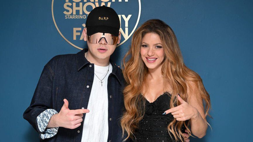 THE TONIGHT SHOW STARRING JIMMY FALLON, Episode 1812: Musical guests Bizarrap and Shakira pose backstage on Friday, March 10, 2023. Todd Owyoung/NBC via Getty Images.