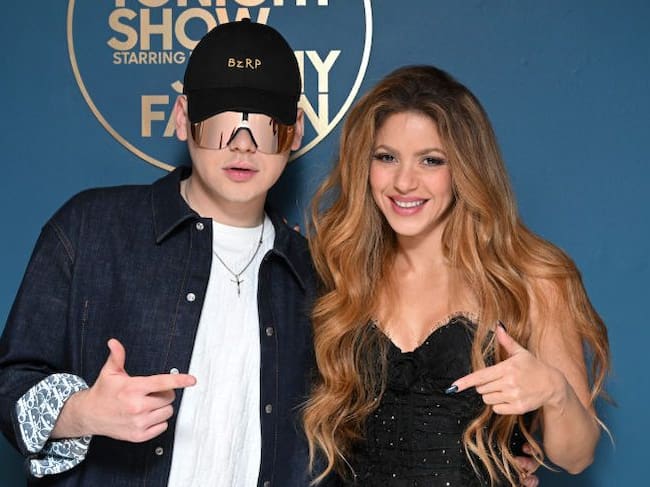 THE TONIGHT SHOW STARRING JIMMY FALLON, Episode 1812: Musical guests Bizarrap and Shakira pose backstage on Friday, March 10, 2023. Todd Owyoung/NBC via Getty Images.