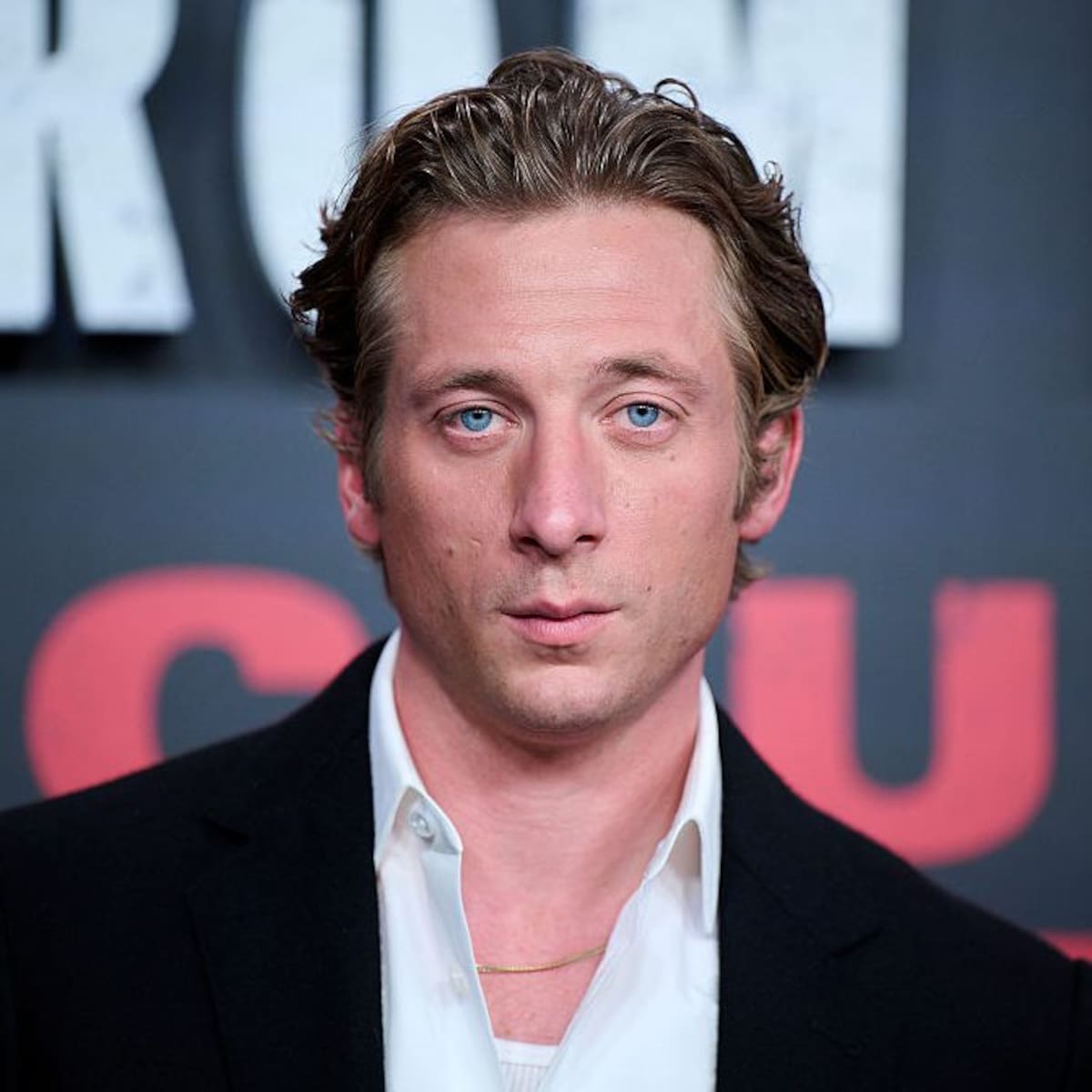 Jeremy Allen White Opens Up About Rosalía: “I Love Her So Much, She’s Wonderful”