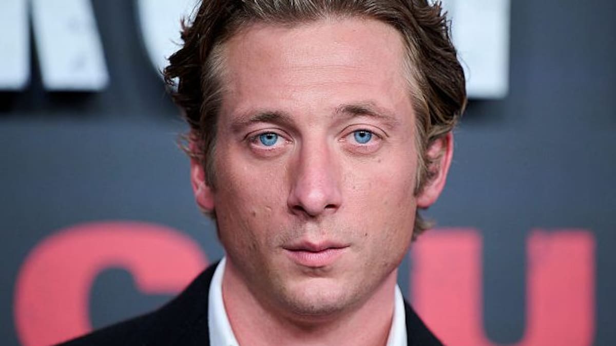 Jeremy Allen White Opens Up About Rosalía: “I Love Her So Much, She’s Wonderful”