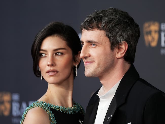 Gracie Abrams y Paul Mescal en los BAFTA 2026