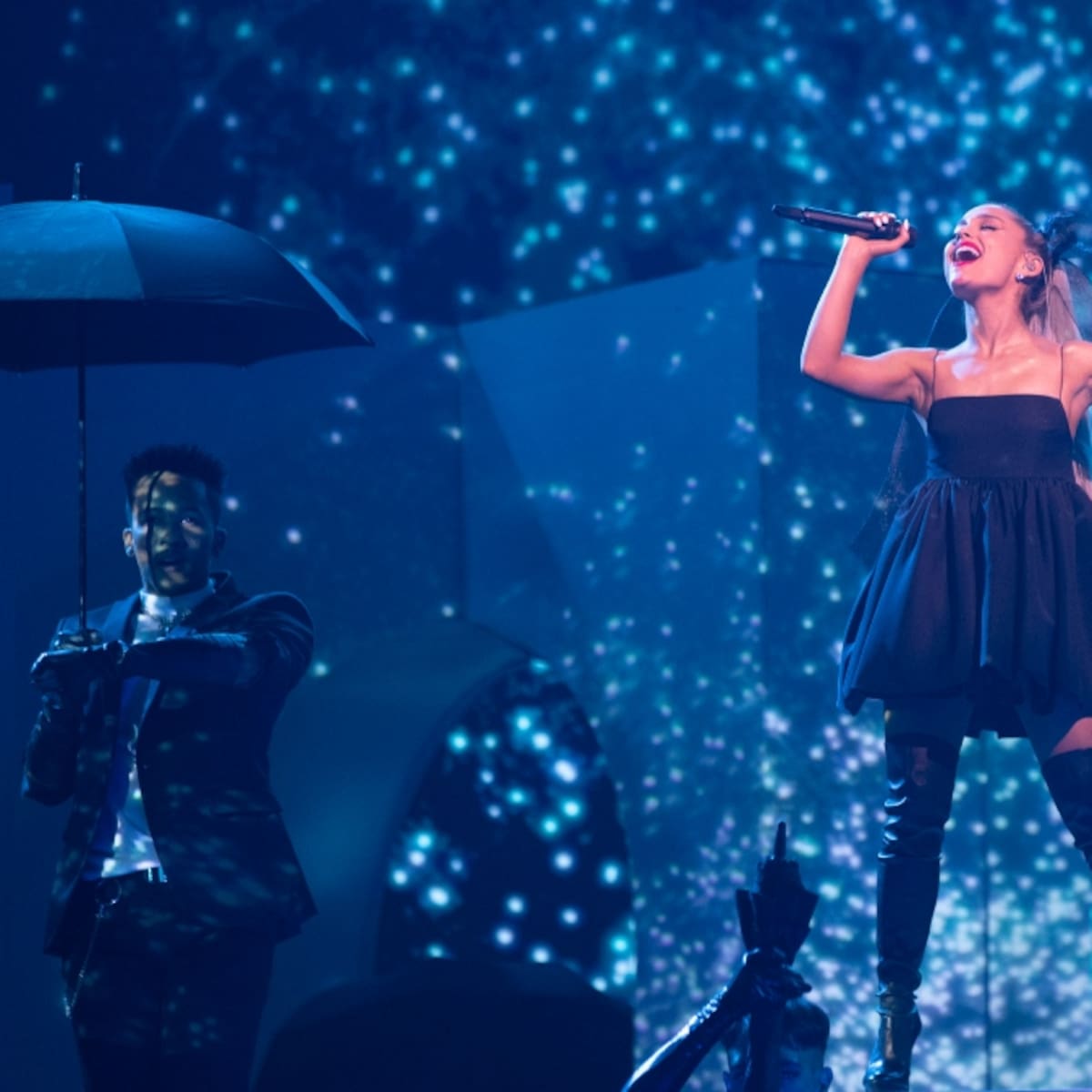 ¿Se viene gira? Las fotos de Ariana Grande que emocionan a todos los fanáticos