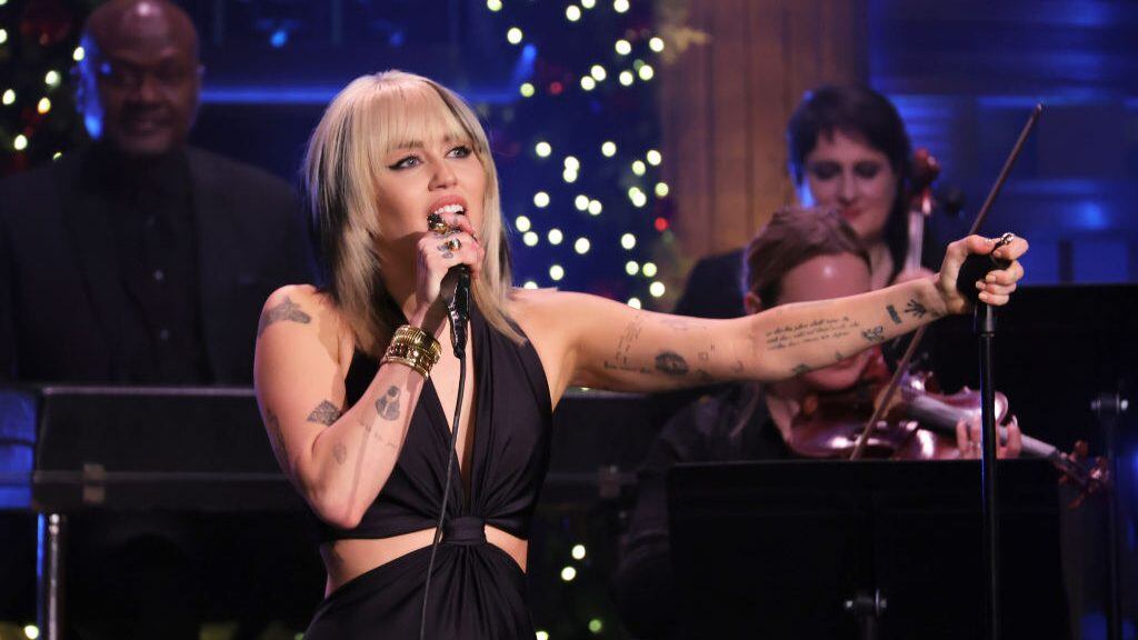 Miley Cyrus performs with The Roots. Mike Coppola/Getty Images.