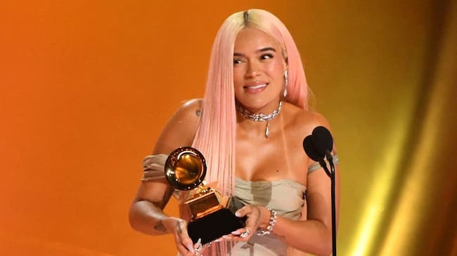 Colombian singer Karol G accepts the Best Musica Urbana Album award for «Manana Sera Bonito» on stage during the 66th Annual Grammy Awards at the Crypto.com Arena in Los Angeles on February 4, 2024. (Photo by Valerie Macon / AFP) (Photo by VALERIE MACON/AFP via Getty Images)