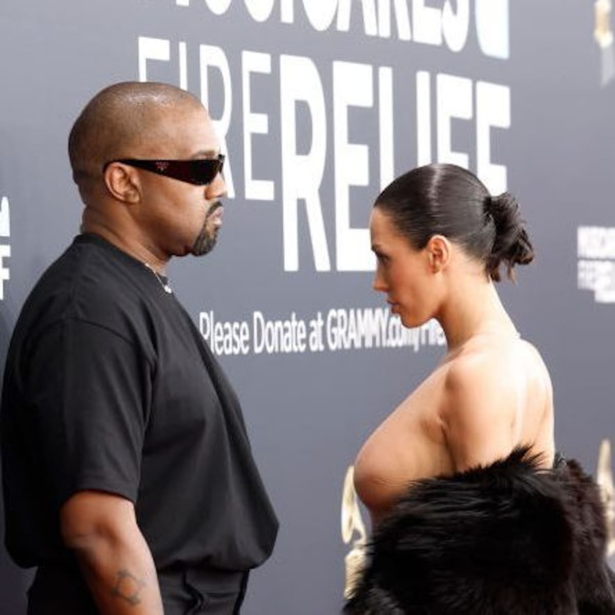 ¿Por qué Bianca Censori ha aparecido desnuda en los GRAMMYs junto a Kanye West?