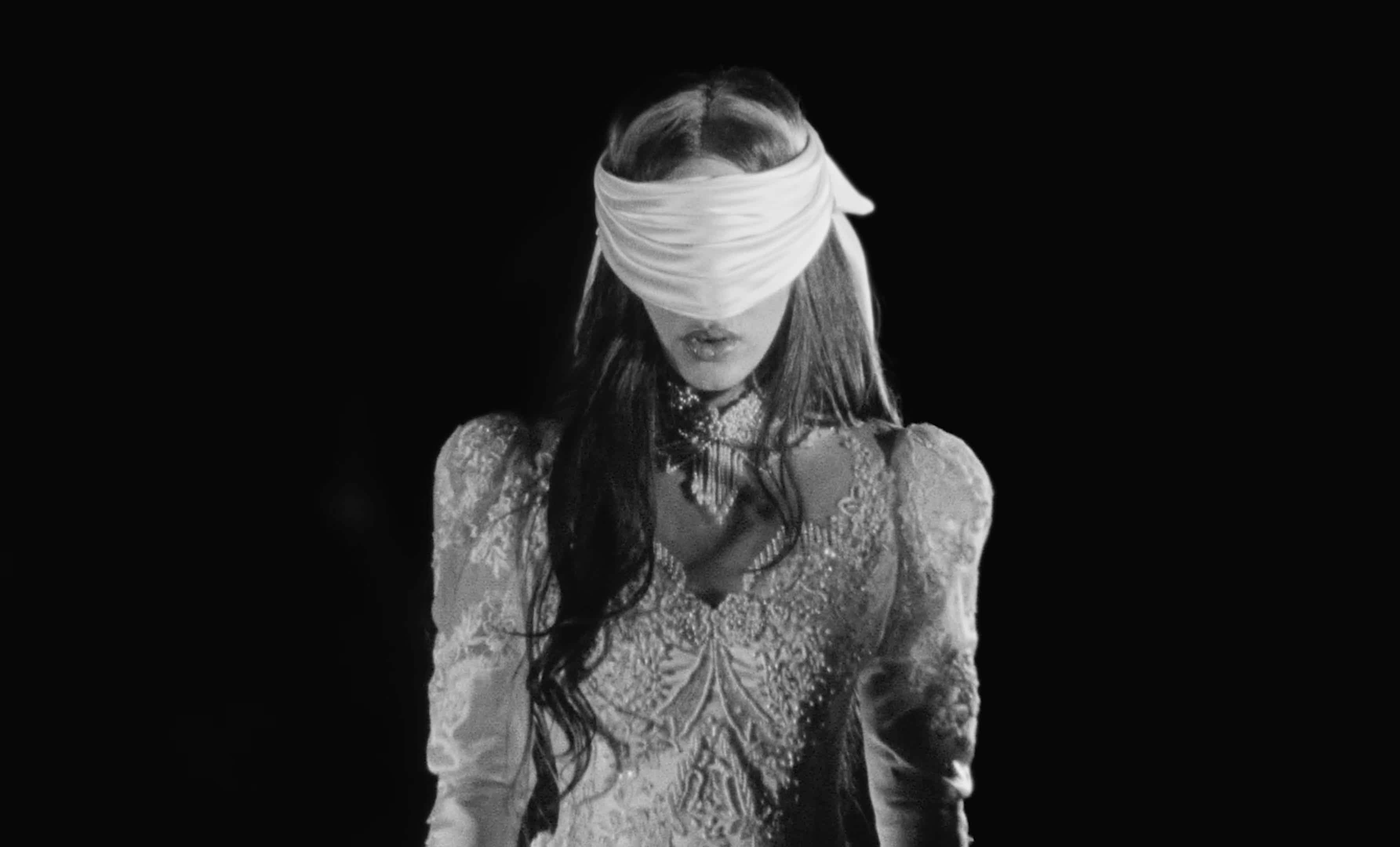 Rosalía en el videoclip de Focu' Ranni / YouTube