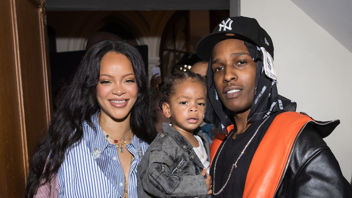 Rihanna presenta al mundo a su hija Rocki con una foto sorpresa: "¡Chicas de portada!"