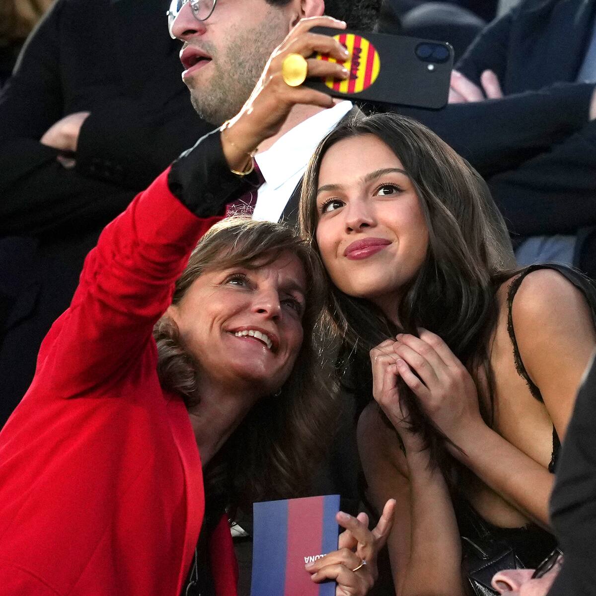 ¿Qué precio tiene la camiseta del Barça de Olivia Rodrigo? Su debut en el Clásico y la foto con Lamine Yamal