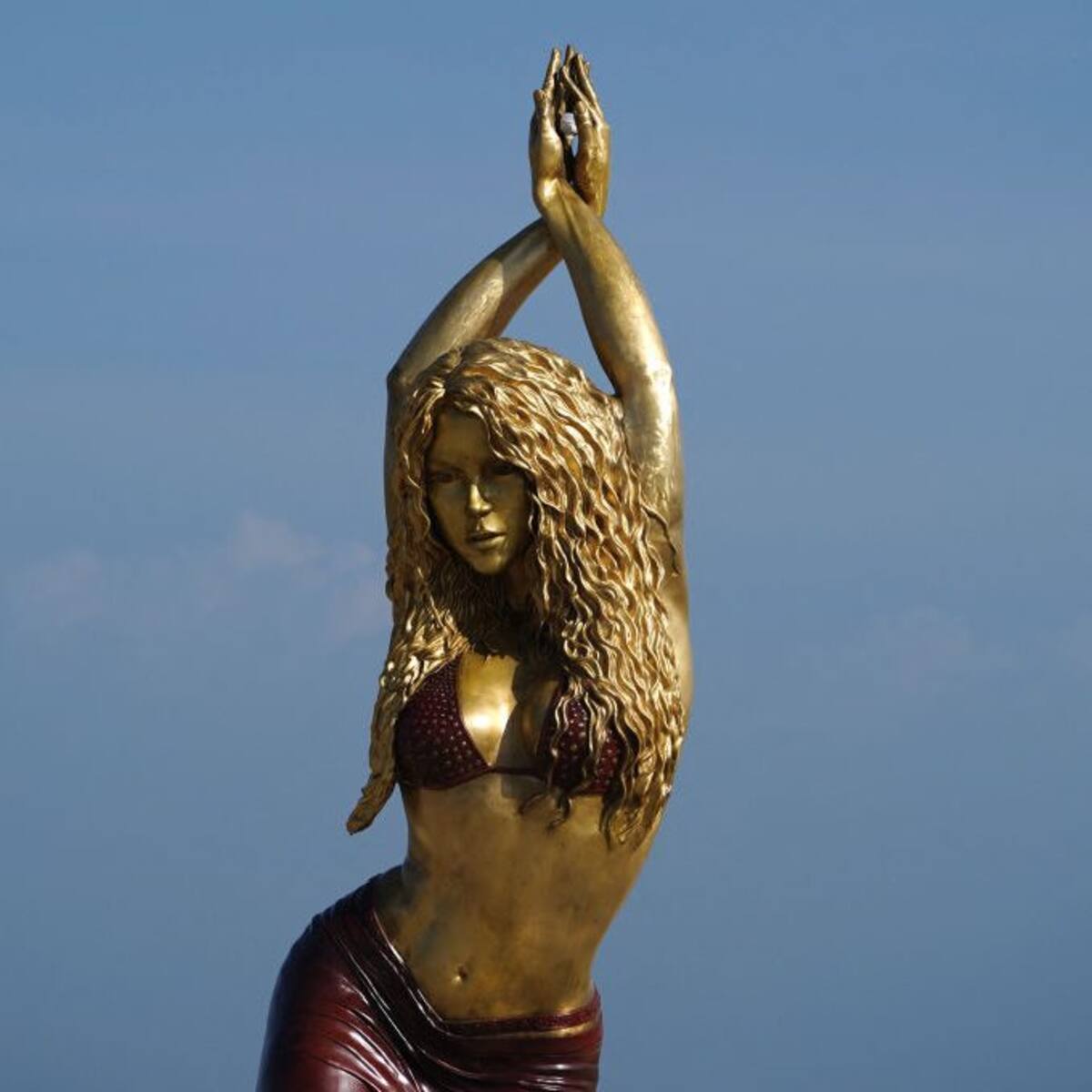 The Hidden Message in Shakira’s Sculpture Hands Revealed by the Sculptor