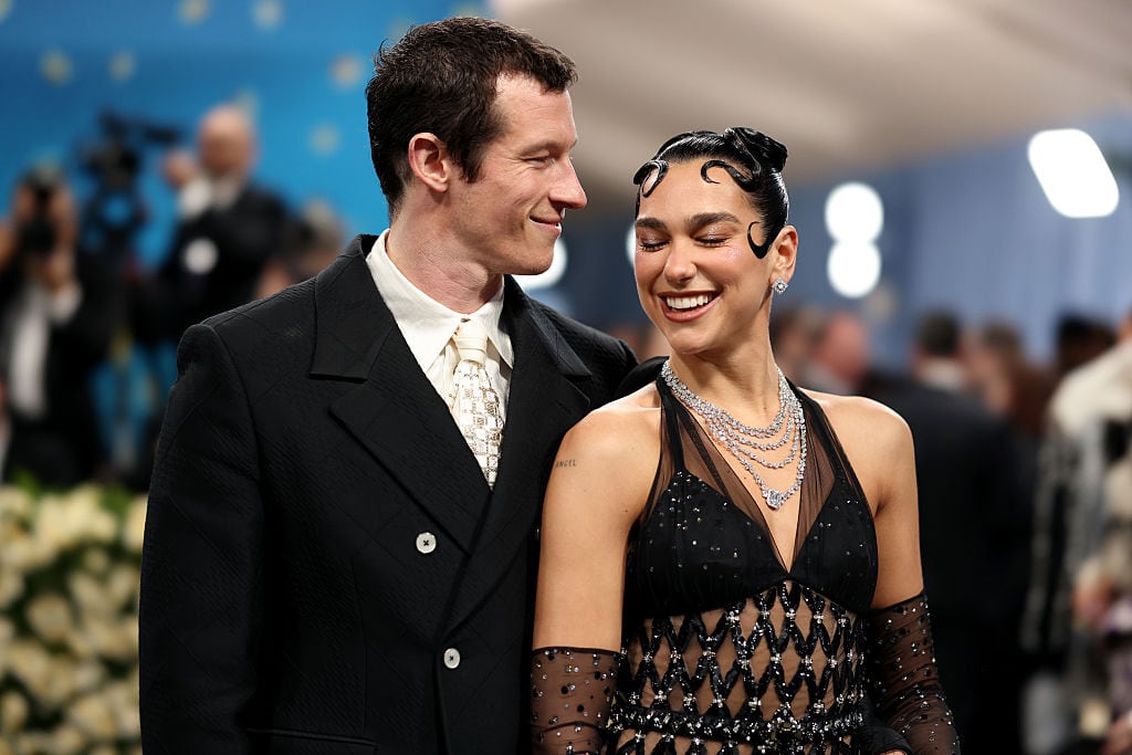 NEW YORK, NEW YORK – MAY 05: (L-R) Callum Turner and Dua Lipa attend the 2025 Met Gala Celebrating «Superfine: Tailoring Black Style» at Metropolitan Museum of Art on May 05, 2025 in New York City. (Photo by John Shearer/WireImage)