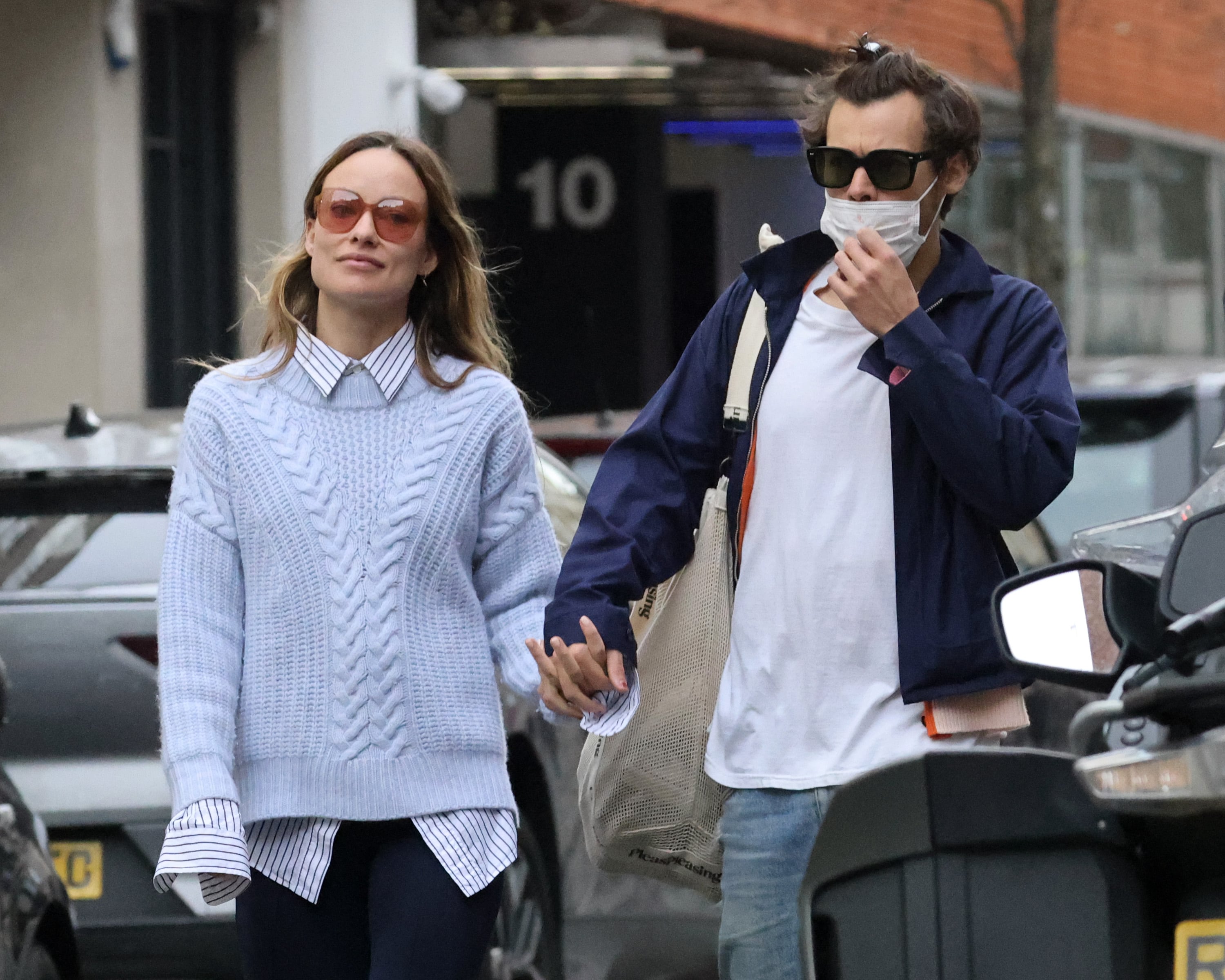 LONDON, ENGLAND - MARCH 15: Harry Styles and Olivia Wilde are seen in Soho on March 15, 2022 in London, England. (Photo by Neil Mockford/GC Images)
