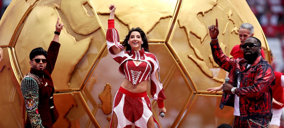 Sanjoy, Nora Fatehi y Vegedream actúan durante la ceremonia de inauguración previa al partido del Grupo B de la Copa del Mundo de la FIFA 2026 entre Canadá y Bosnia y Herzegovina, celebrado en el Estadio de Toronto el 12 de junio de 2026 en Toronto, Ontario.