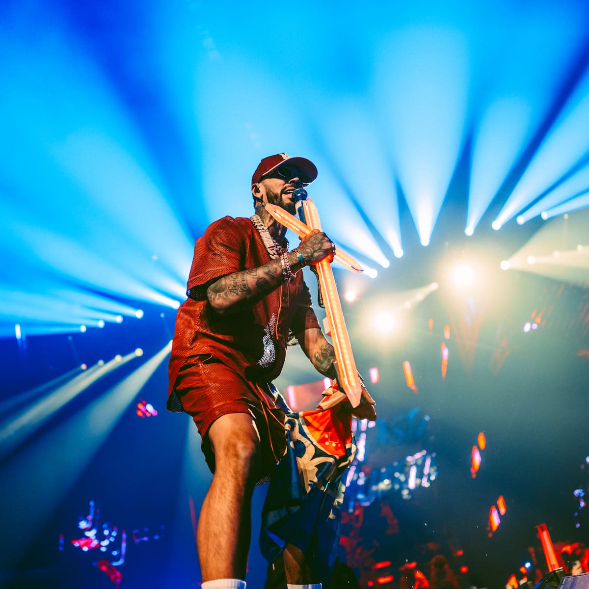 ‘Cuando No Era Cantante’ Remix: English Lyrics, Translation, and Song Meaning