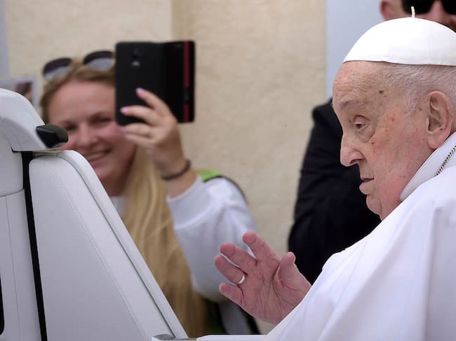Pope Francis during the impartation of the ‘Urbi et Orbi’ blessing and wishes «good Easter» from the balcony of St. Peter’s Basilica, April 20, 2024, in Rome (Italy). BStefano Spaziani/Europa Press via Getty Images