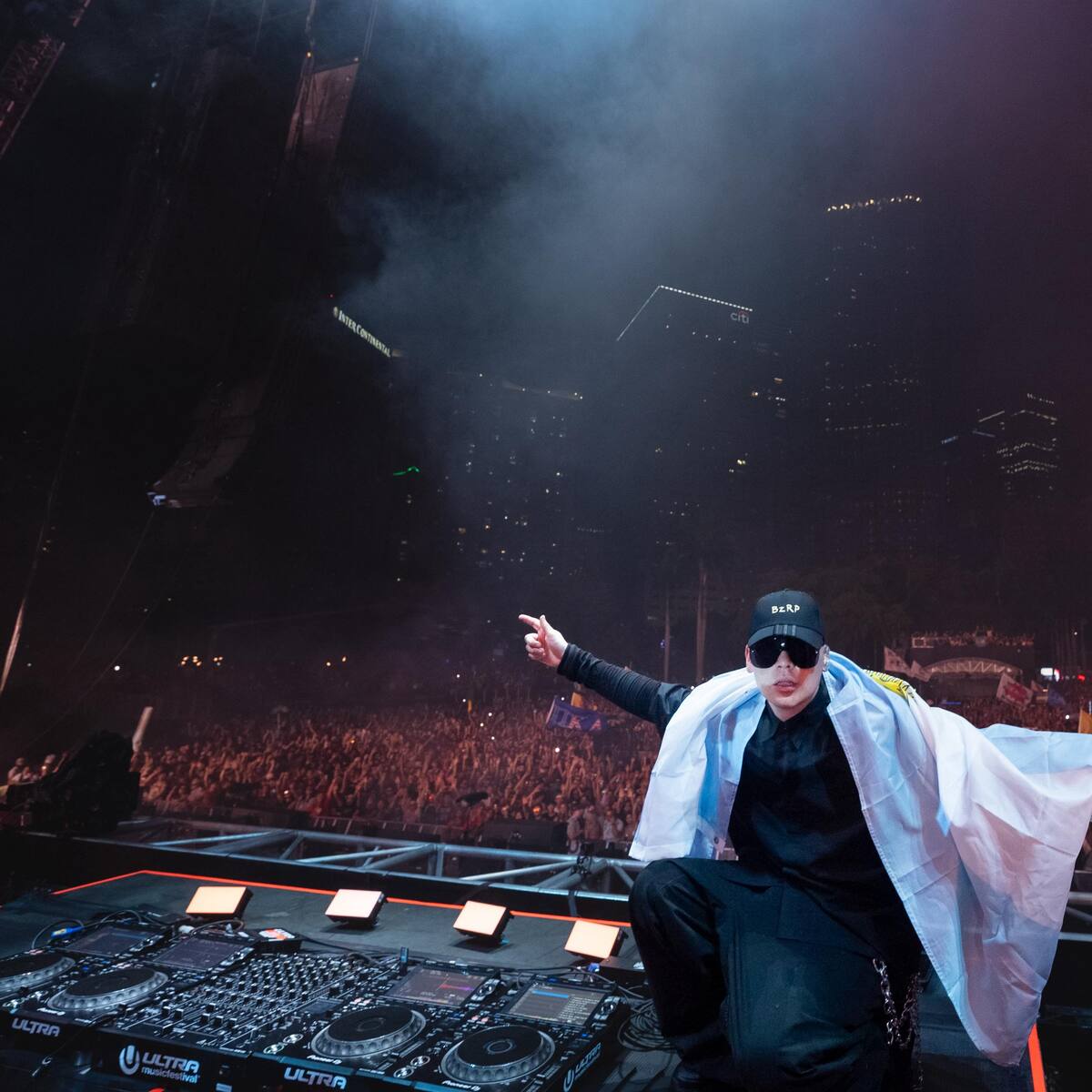 Todas las fotos y videos de Bizarrap en el Ultra Music Fest de Miami