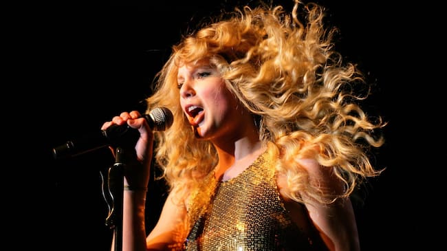 Taylor Swift performs on stage in concert on the Sydney stop of her ‘Fearless’ tour at The Factory Theatre on March 12, 2009 in Sydney, Australia. (Don Arnold/Getty Images)