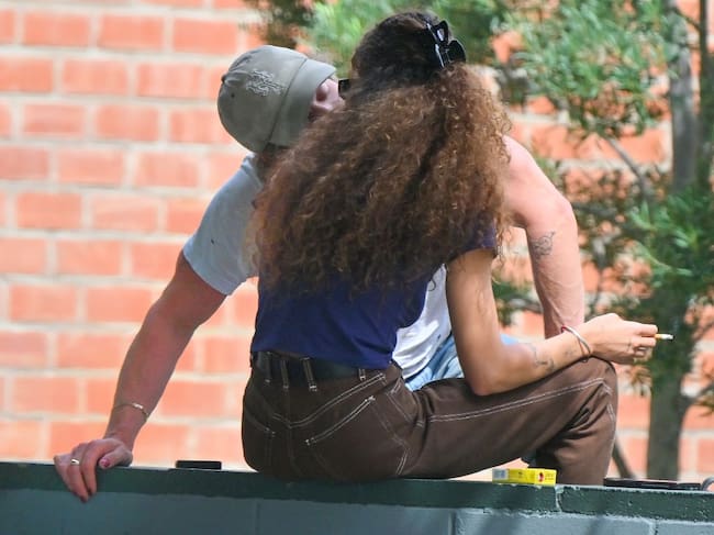 Jeremy Allen White and Ashley Moore are seen on September 27, 2023 in Los Angeles, California. MEGA / GC Images