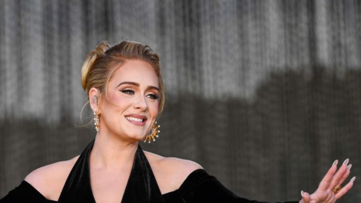 The Only 4 Women in Music History to Sell Over One Million in a Week