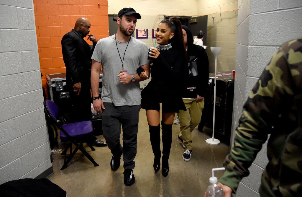Scooter Braun (L) and Ariana Grande walk backstage during the «Dangerous Woman» Tour Opener at Talking Stick Resort Arena on February 3, 2017 in Phoenix, Arizona. Kevin Mazur/Getty Images for Live Nation