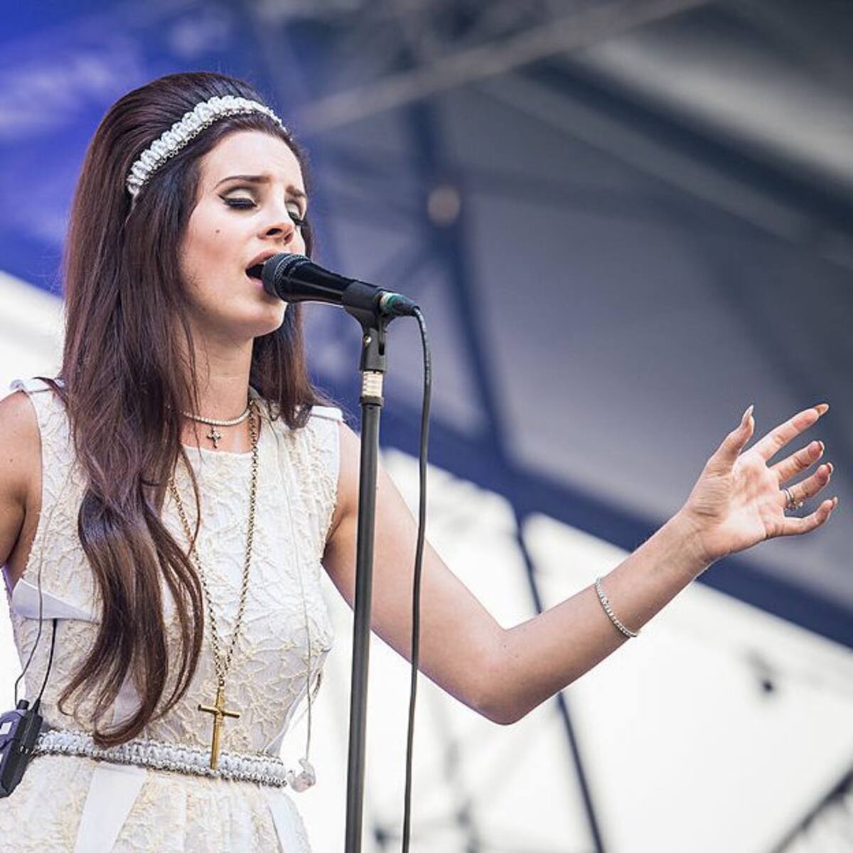 Lana Del Rey Working At the Waffle House?