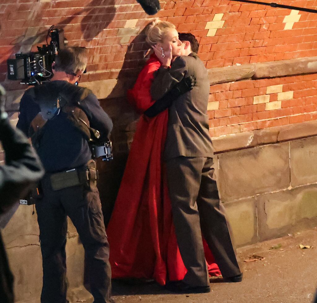 Gwyneth Paltrow and Timothee Chalamet are seen at the «Marty Supreme» movie set in Central Park, Manhattan on October 16, 2024 in New York City. Jose Perez/Bauer-Griffin/GC Images