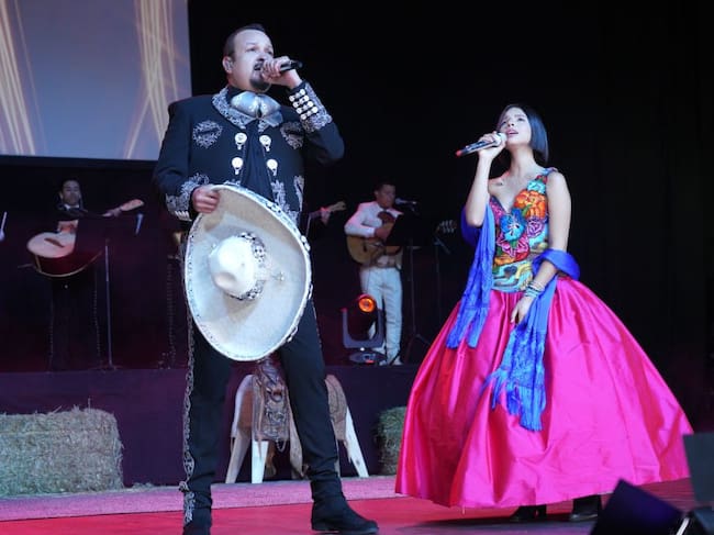 Pepe Aguilar (L) and Angela Aguilar perform onstage during Pepe Aguilar and Family ‘Jaripeo Sin Fronteras 2019’ on April 01, 2019 in Los Angeles, California. (Photo by JC Olivera/Getty Images)
