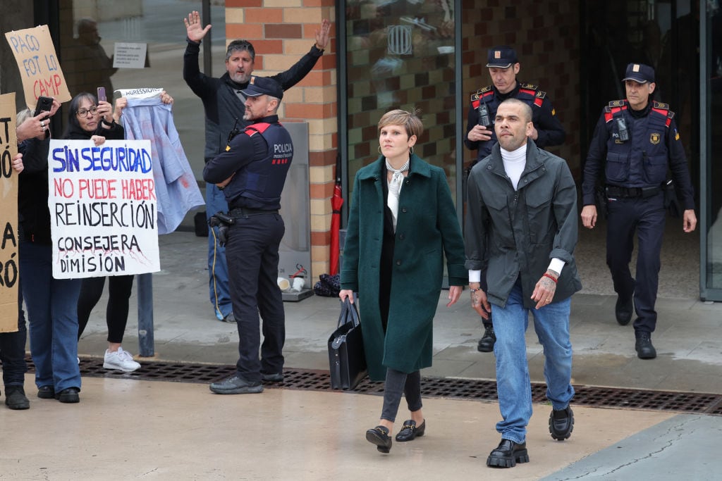 Dani Alves, flanked by his lawyer Ines Guardiola, leaves Brians 2 prison in San Esteban Sasroviras, near Barcelona, on March 25, 2024. Ex-Brazil star was previously sentenced to 4.5 years in jail for rape on February 22, 2024. LLUIS GENE / AFP