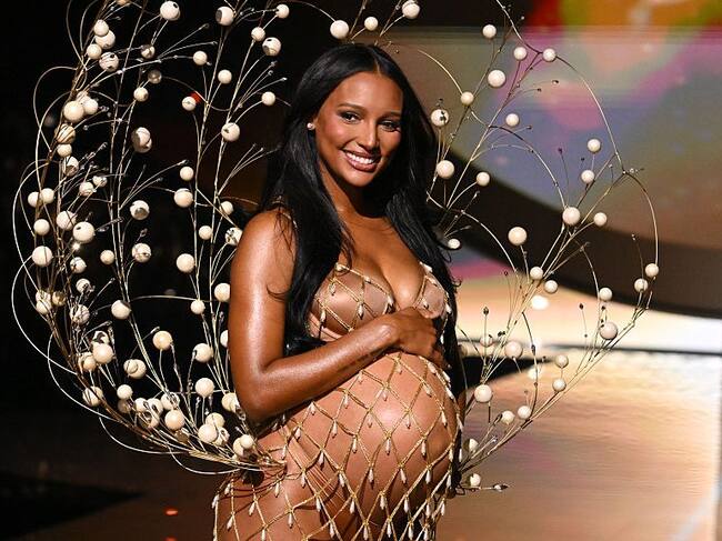Jasmine Tookes en el desfile de Victoria’s Secret 2025, celebrado en los Estudios Steiner el 15 de octubre de 2025 en Nueva York, Nueva York. (Gilbert Flores/Getty Images)