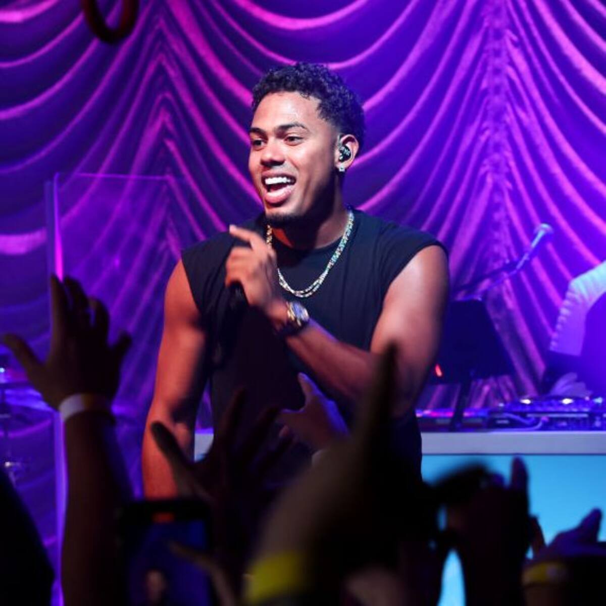 Myke Towers Makes a Comeback at the Top of Lista LOS40 USA