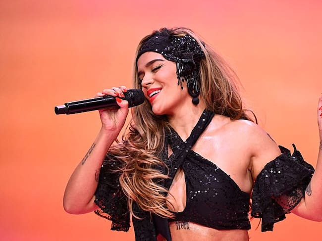 Karol G presenta ‘Tropicoqueta’ en el show de Jimmy Fallon. Todd Owyoung/NBC via Getty Images