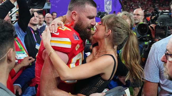 Football: Super Bowl LVIII: Kansas City Chiefs Travis Kelce (87) kisses girlfriend and singer Taylor Swift following victory vs San Francisco 49ers at Allegiant Stadium. (Erick W. Rasco/Getty Images)