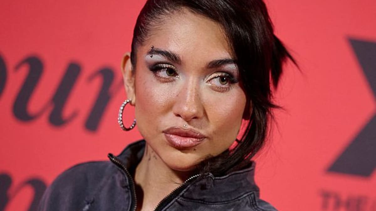 María Becerra Dives Into Obsession in ‘Infinitos Como el Mar’: English Lyrics