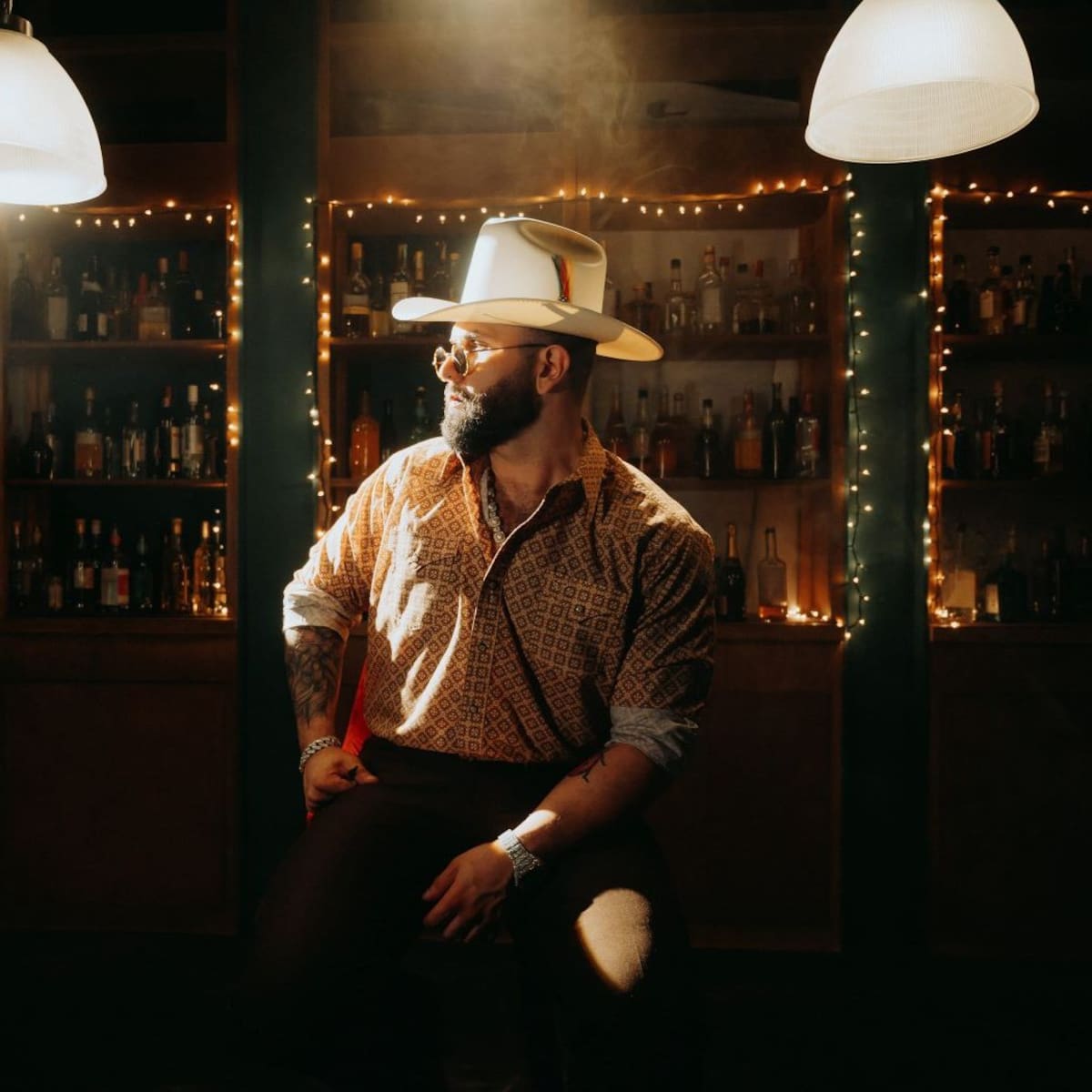 Carin Leon Dominates Lista LOS40 with ‘Primera Cita’