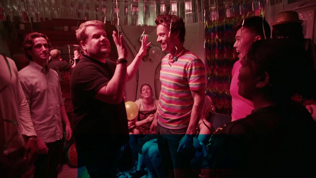 James Corden and Harry Styles shooting music video for «Daylight». CBS/Getty.