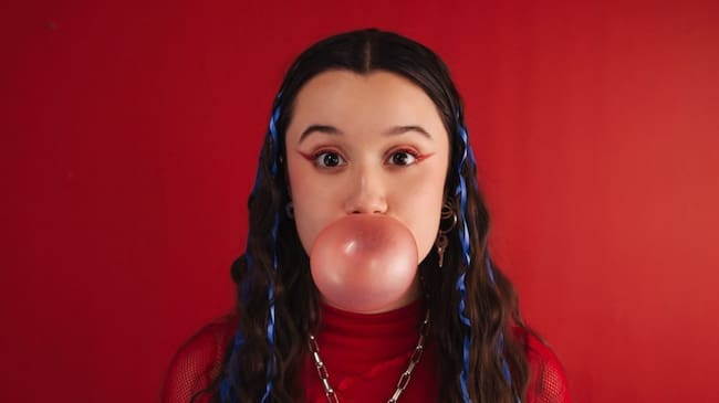 Joaquina debuts new album ‘Al romper la burbuja’ / Universal