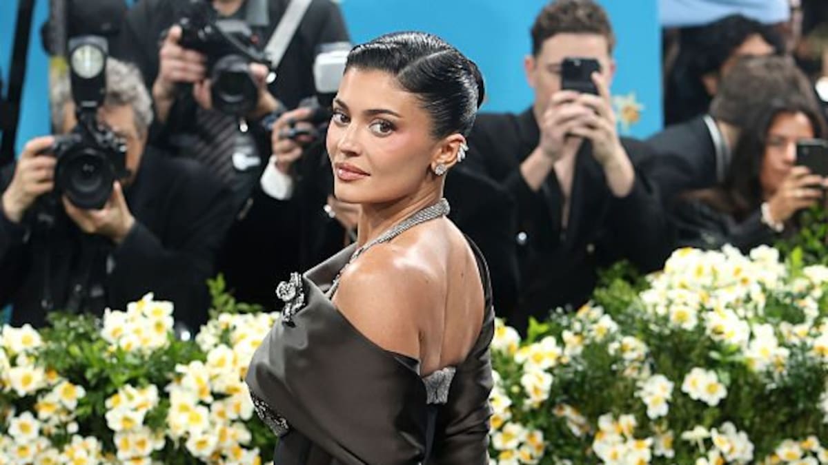 Kylie Jenner Surprises Fans Speaking Spanish in Viral Video: ‘I Should Know How to Say That’