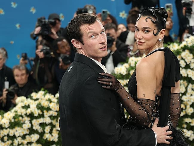Callum Turner and Dua Lipa attend the 2025 Met Gala Celebrating «Superfine: Tailoring Black Style» at Metropolitan Museum of Art on May 05, 2025 in New York City. Michael Loccisano/GA/The Hollywood Reporter via Getty Images