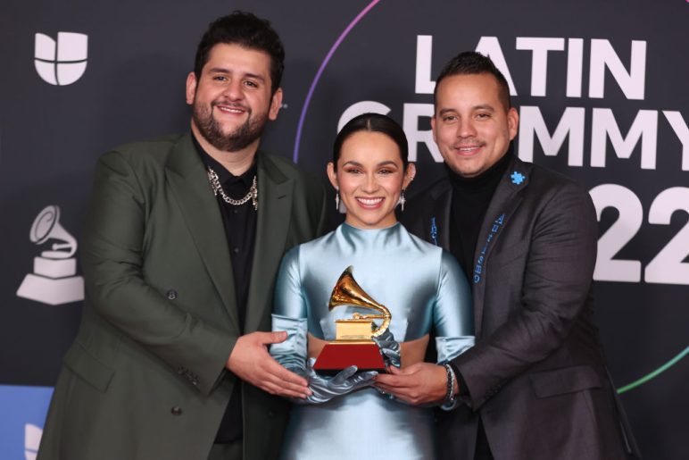 Carin Leon, Matisse and Edgar Barrera pose with the award for Best Regional Song for 'Como Lo Hice Yo' in the 2022 Latin Grammys