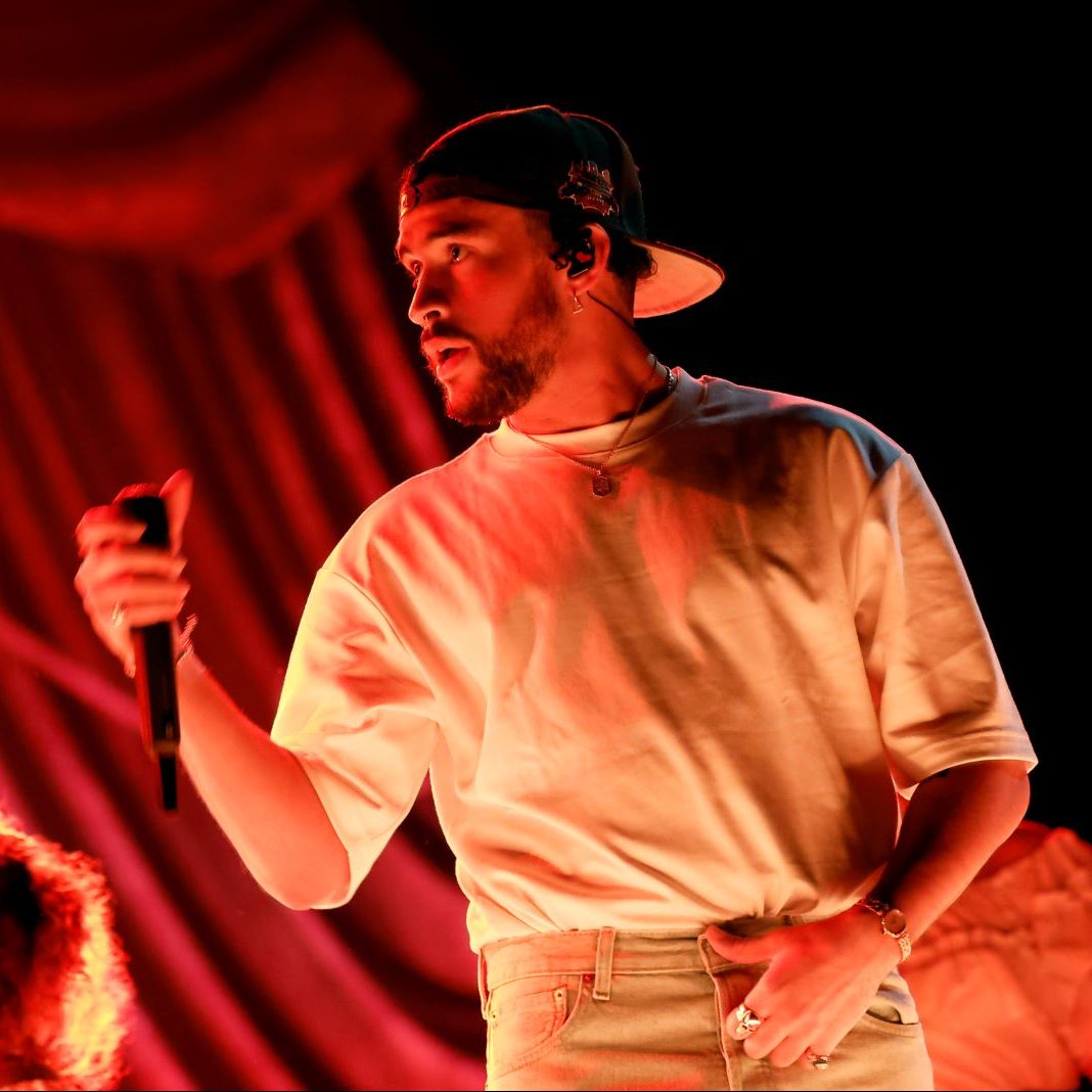 Bad Bunny Gets Back to the Top Spot on Lista LOS40 USA with 'Where She