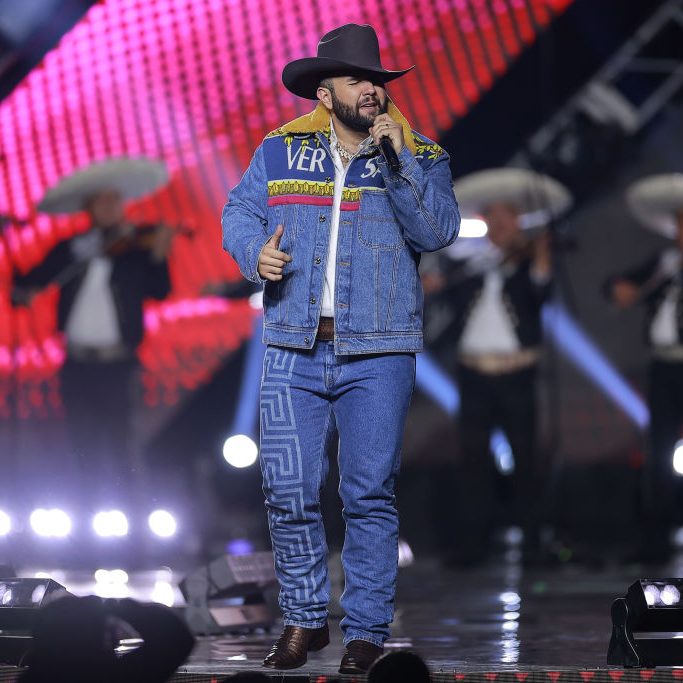 Carin León Proves his Talent out of Regional Mexican Music los40