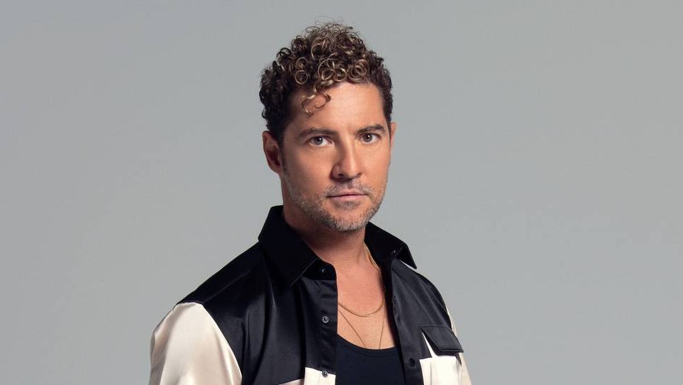 David Bisbal Honored With the Pioneer Award at the 2023 Latin AMAs