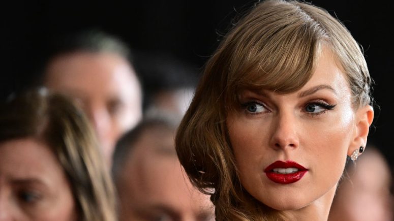 Taylor Swift arrives for the 66th Annual Grammy Awards 