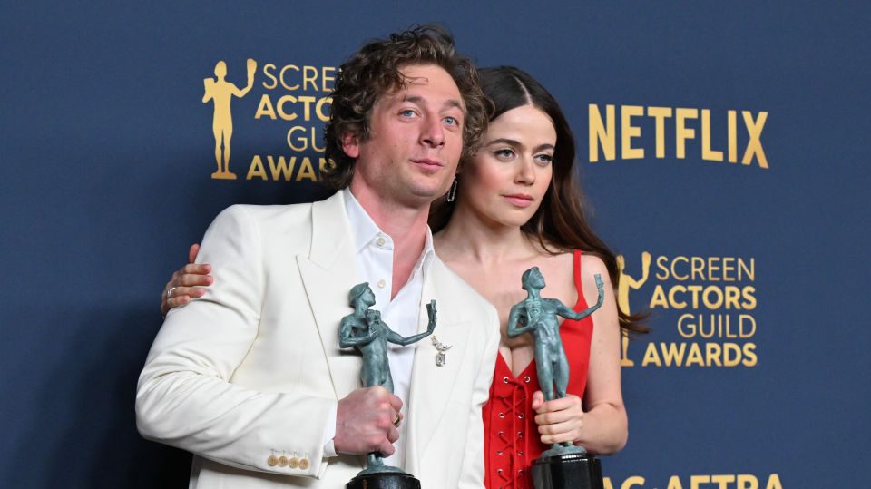 Jeremy Allen White Kissing Rosalía Molly Gordon