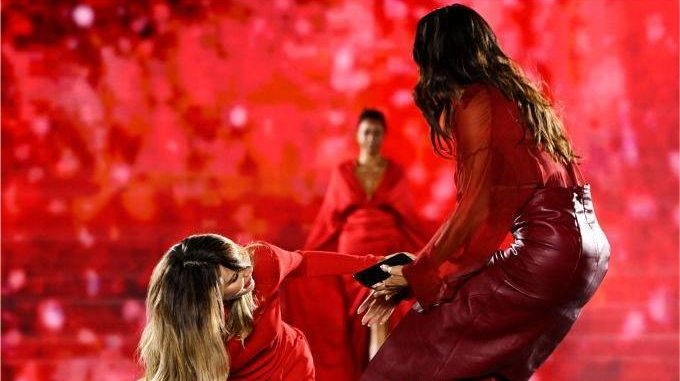 Belinda and Anitta at the L'Oreal runway during the Paris Fashion Week 2024 / Getty Images