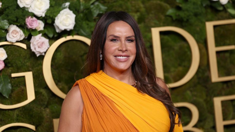 Karla Sofía Gascón posa en los Golden Globes 2025