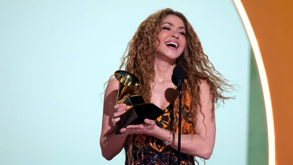 Shakira Dedicates Her Grammy to Migrants in the United States: 'I Will Keep Fighting for You'