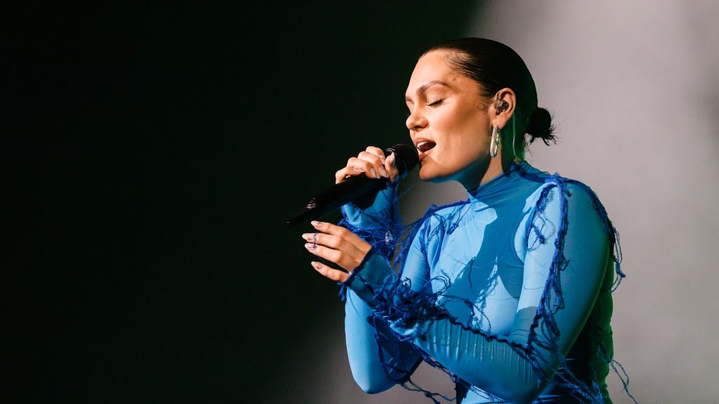 Jessie J actúa en vivo en el escenario del Espaco Unimed el 30 de abril de 2024