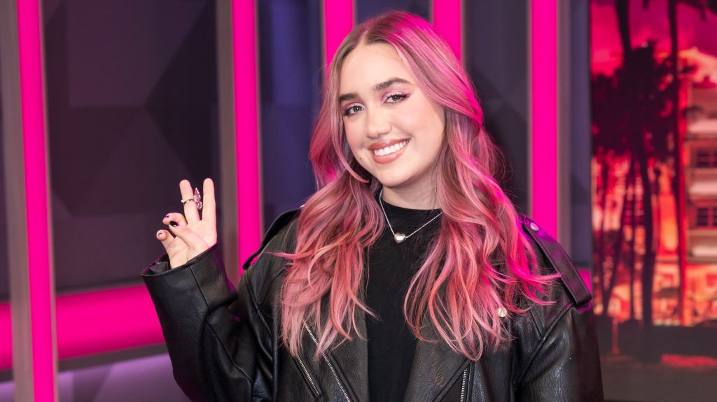 Colombian singer and songwriter Ela Taubert visits SiriusXM Studios on February 11, 2025 in Miami Beach, Florida.